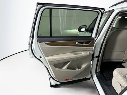 Used 2024 Volkswagen Atlas SE image 27