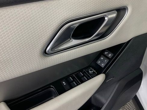 Used 2018 Land Rover Range Rover Velar S image 27