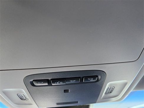 Used 2018 Toyota Camry XLE image 25