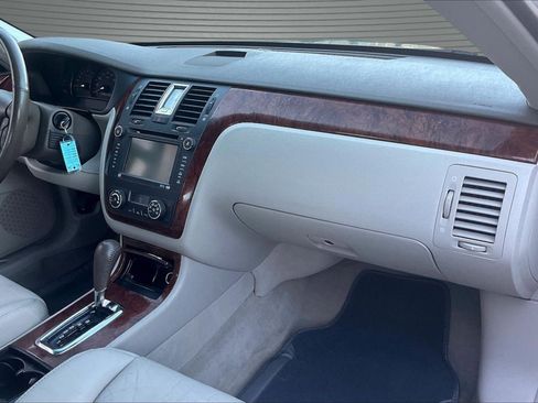 Used 2006 Cadillac DTS w/ Sun And Sound Package image 24