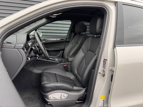 New 2026 Porsche Macan image 5