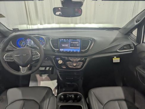 New 2026 Chrysler Pacifica Select image 45