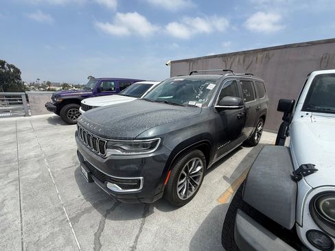 Used 2023 Jeep Wagoneer Series III w/ Premium Group I AWD/4WD image 1