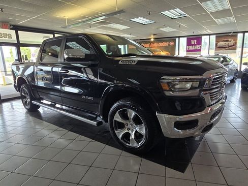 Used 2019 RAM 1500 Laramie AWD/4WD image 3
