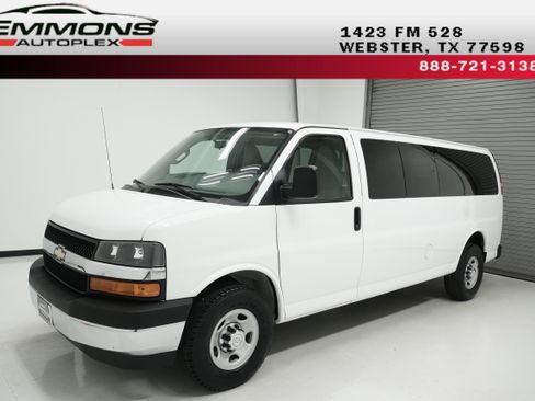 Used 2017 Chevrolet Express 3500 LT w/ LT Preferred Equipment Group image 1