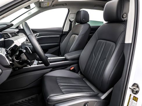 Used 2024 Audi Q8 e-tron Premium Plus w/ Premium Plus Package image 18