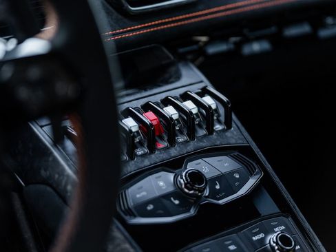 Used 2018 Lamborghini Huracan Performante image 34