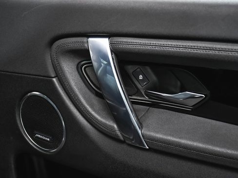 Used 2023 Land Rover Discovery Sport SE image 17