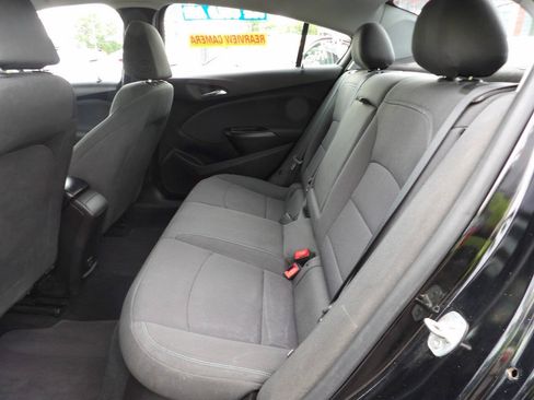 Used 2019 Chevrolet Cruze LT FWD image 9