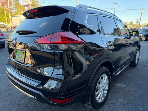 Used 2018 Nissan Rogue SV image 6