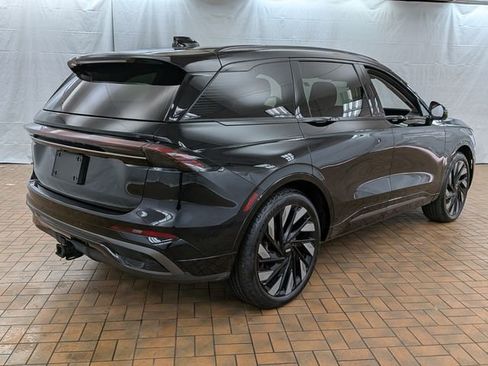 Used 2025 Lincoln Nautilus Reserve w/ Jet Appearance Package image 9