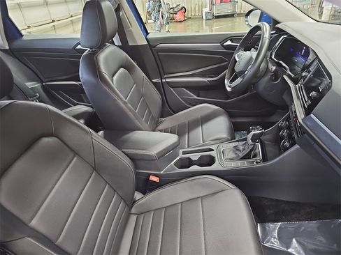 Used 2024 Volkswagen Jetta SE image 10
