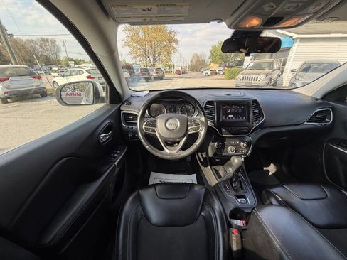 Used 2019 Jeep Cherokee Latitude Plus image 22