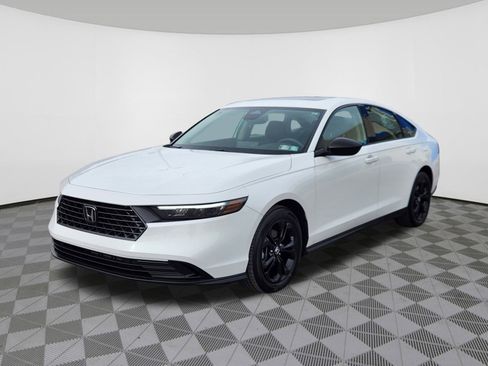 Certified 2025 Honda Accord SE image 2