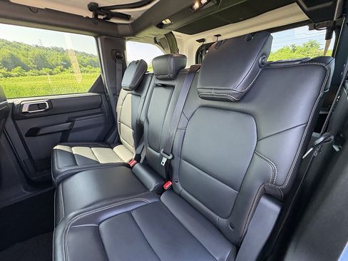 Used 2025 Ford Bronco Badlands AWD/4WD image 19