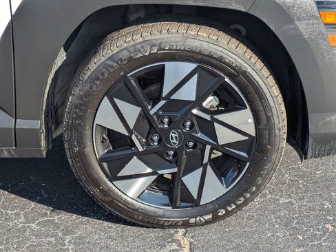Used 2025 Hyundai Kona SEL FWD image 11