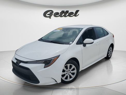 Used 2025 Toyota Corolla LE FWD image 1