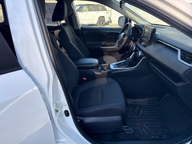 Used 2021 Toyota RAV4 LE FWD image 9