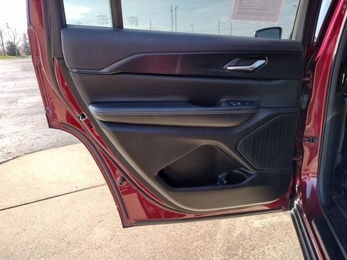 Used 2024 Jeep Grand Cherokee L Laredo AWD/4WD image 22
