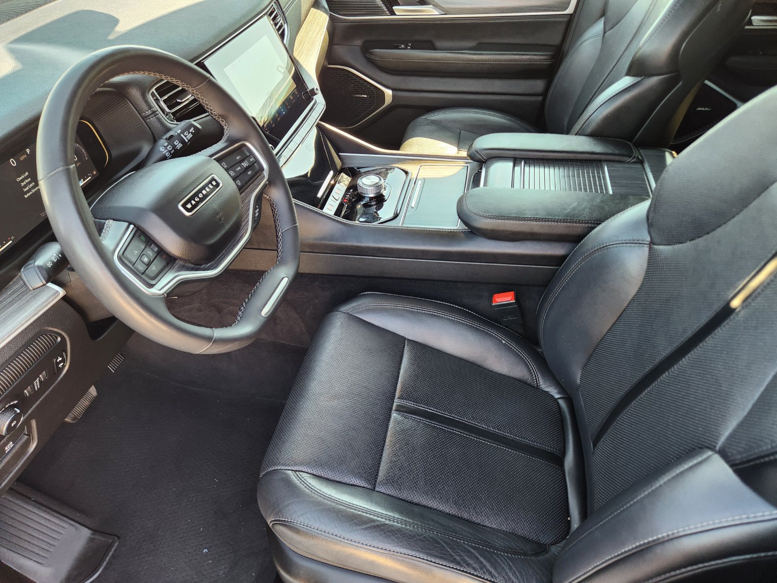 Used 2024 Jeep Wagoneer L Series II w/ Flexible Seating Group RWD image 13