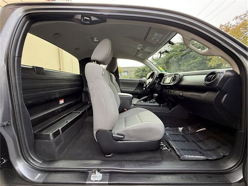 Used 2017 Toyota Tacoma 2WD Access Cab image 19