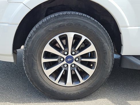 Used 2016 Ford Expedition XLT w/ Equipment Group 202A RWD image 23
