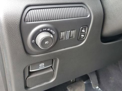Used 2024 Jeep Wagoneer Series II w/ Convenience Group I AWD/4WD image 13