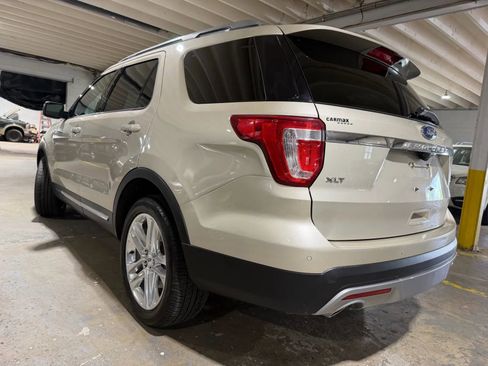 Used 2017 Ford Explorer XLT w/ Equipment Group 202A AWD/4WD image 3