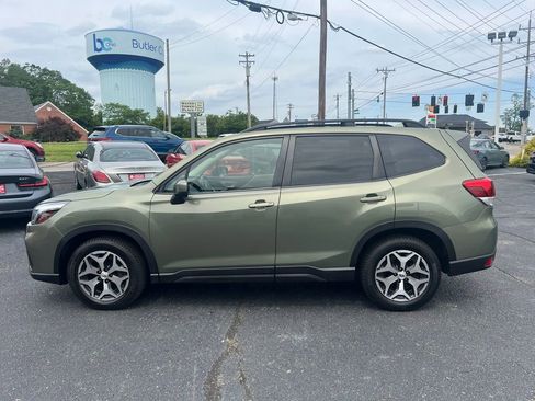 Used 2019 Subaru Forester Premium w/ All-Weather Package AWD/4WD image 9