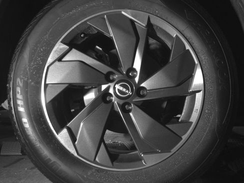 Used 2025 Nissan Rogue SV image 15