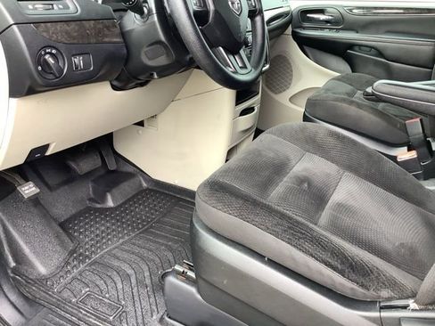 Used 2017 Dodge Grand Caravan SE w/ Power Window Group FWD image 17