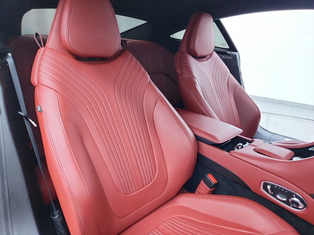 Used 2018 Aston Martin DB11 Coupe RWD image 24