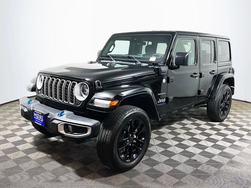 Used 2024 Jeep Wrangler Unlimited Sahara AWD/4WD image 3