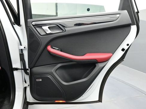 Certified 2024 Porsche Macan Turbo image 19