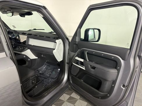 Used 2022 Land Rover Defender 110 AWD/4WD image 29