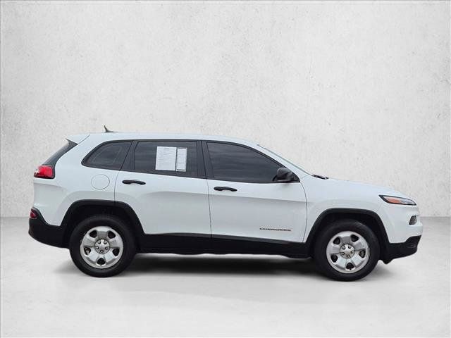 Used 2017 Jeep Cherokee Sport w/ Cold Weather Group AWD/4WD image 4