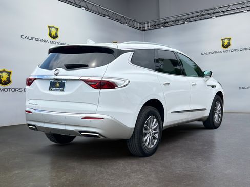 Used 2023 Buick Enclave Essence image 5