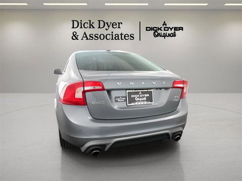 Used 2017 Volvo S60 T5 Dynamic image 7