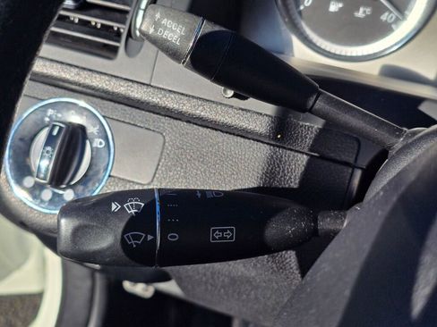 Used 2009 Mercedes-Benz C 300 Sedan image 27