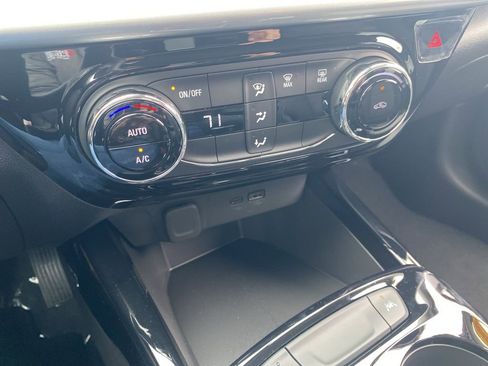 New 2025 Chevrolet Trax LT image 35