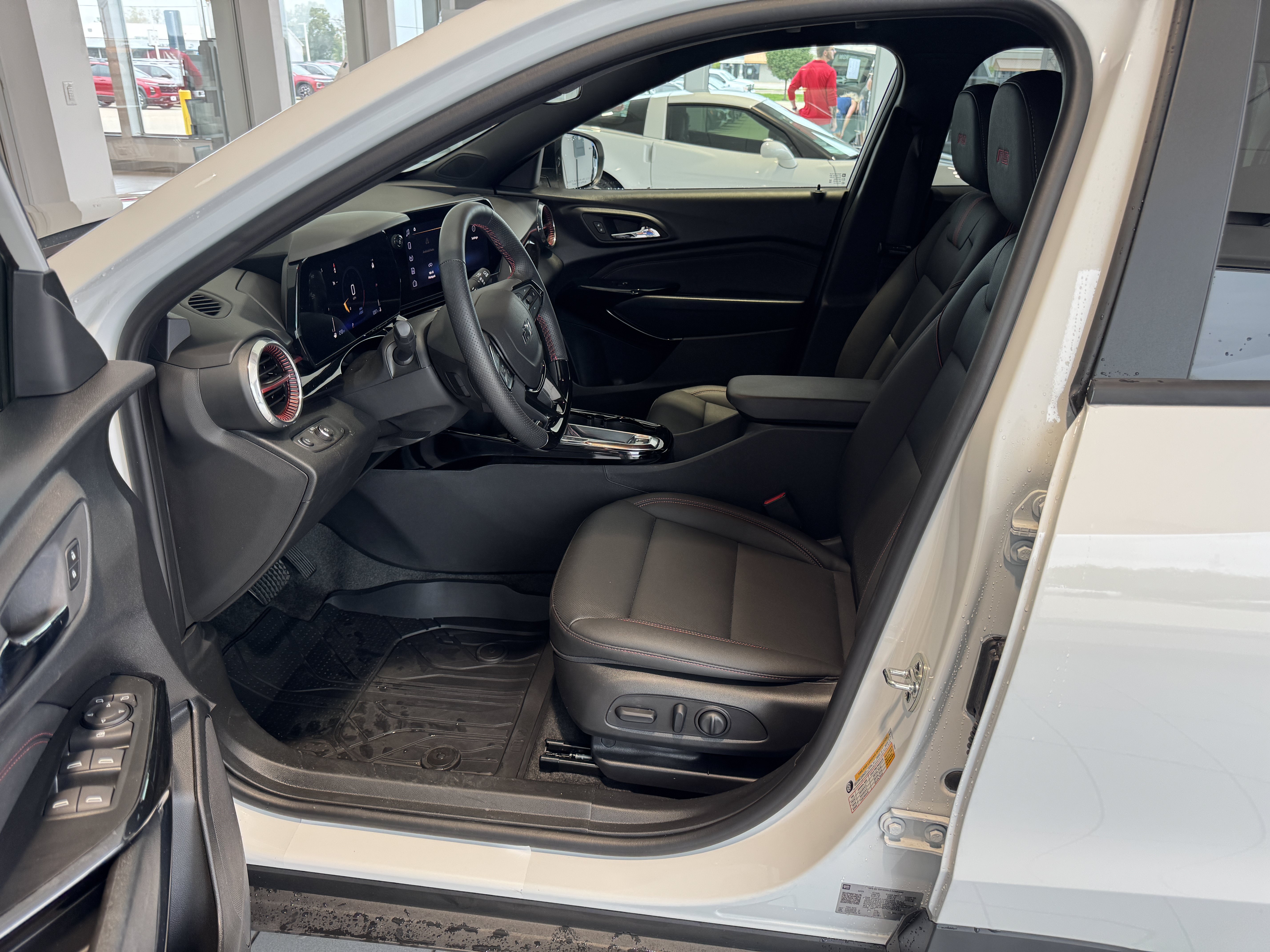 Used 2026 Chevrolet Trax RS w/ Driver Confidence Package FWD image 2