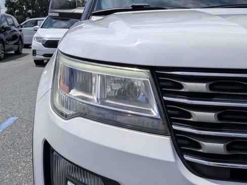 Used 2017 Ford Explorer XLT FWD image 9
