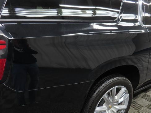 Used 2024 Chevrolet Suburban High Country image 39