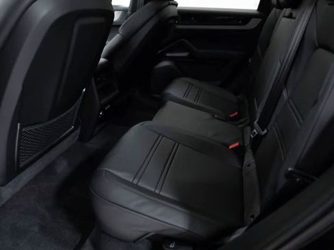 Certified 2026 Porsche Cayenne Coupe AWD/4WD image 34