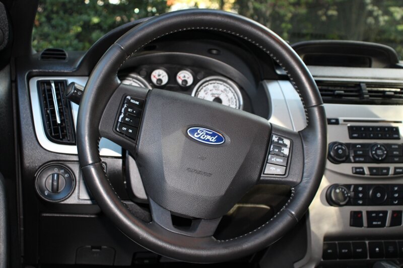 Used 2010 Ford Focus SEL FWD image 17