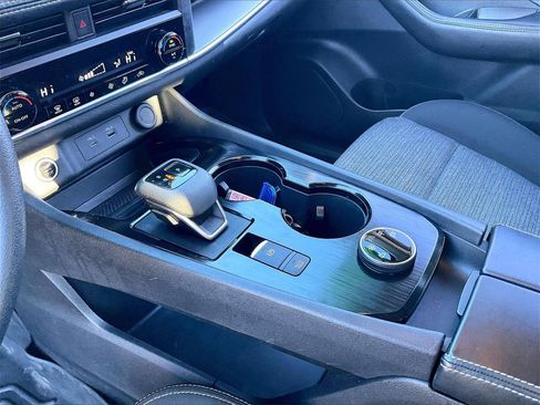 Used 2023 Nissan Rogue SV image 19