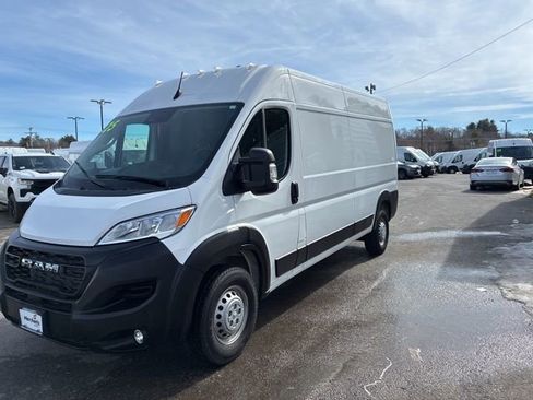 Used 2025 RAM ProMaster 2500 w/ Convenience Group image 4