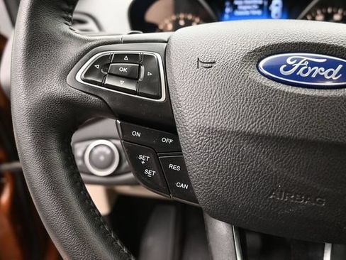 Used 2017 Ford Escape Titanium FWD image 6