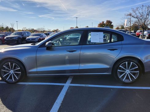 Used 2021 Volvo S60 T5 Momentum image 8