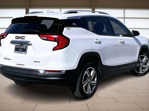 Used 2021 GMC Terrain SLT image 2